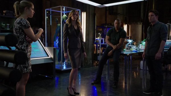 Arrow_S03E12_Uprising_WEB-DL_720p_2xRus_Eng_Subs.mp4