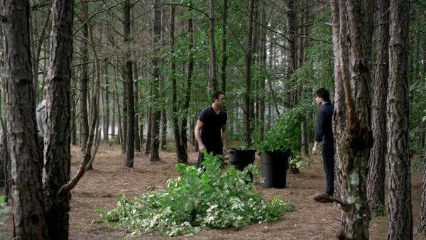 The.Vampire.Diaries.S02E05.Kill.or.Be.Killed.1080p.mp4