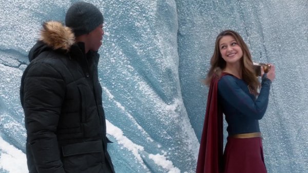 Supergirl.S01E15.1080p.rus.LostFilm.mp4