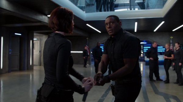 Supergirl.S02E07.1080p.WEB-DL.DD5.1.H264_0.mp4