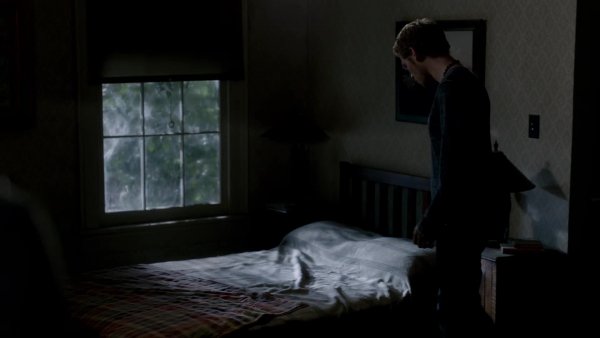 The.Vampire.Diaries.S03E03.The.End.of.the.Affair.1080p.mp4